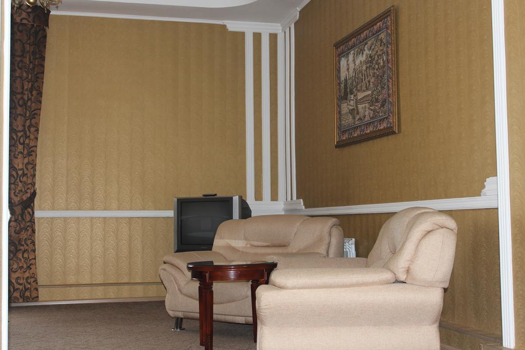 Hotel Edem Karagandy Oda fotoğraf
