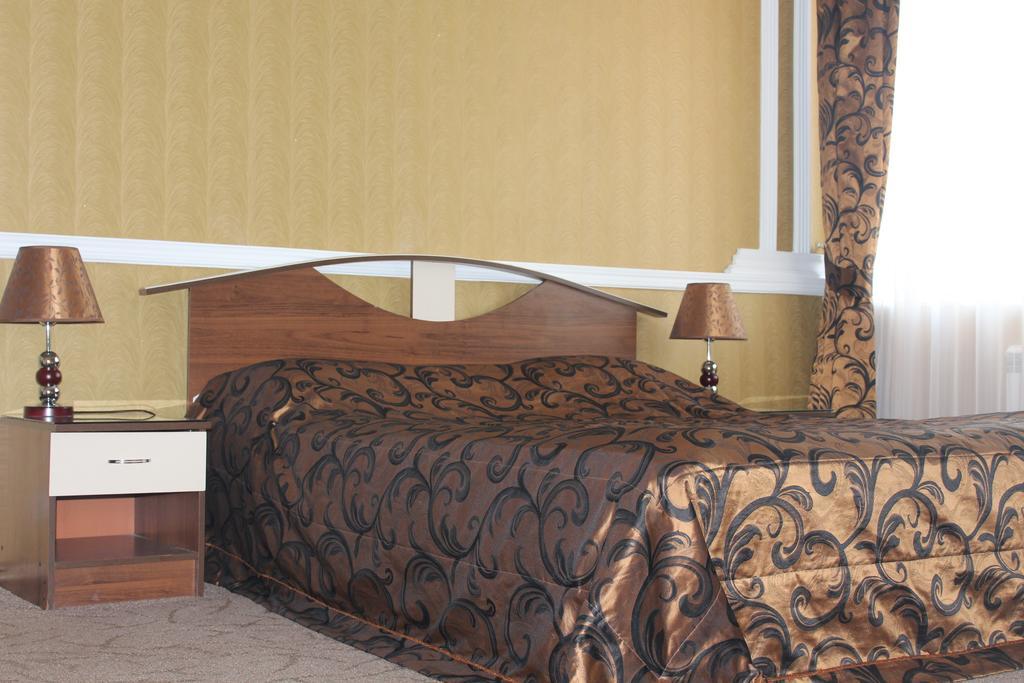 Hotel Edem Karagandy Oda fotoğraf